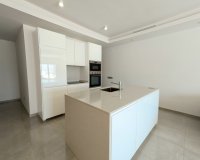 Resale - apartment - Marbella - Puerto Banús