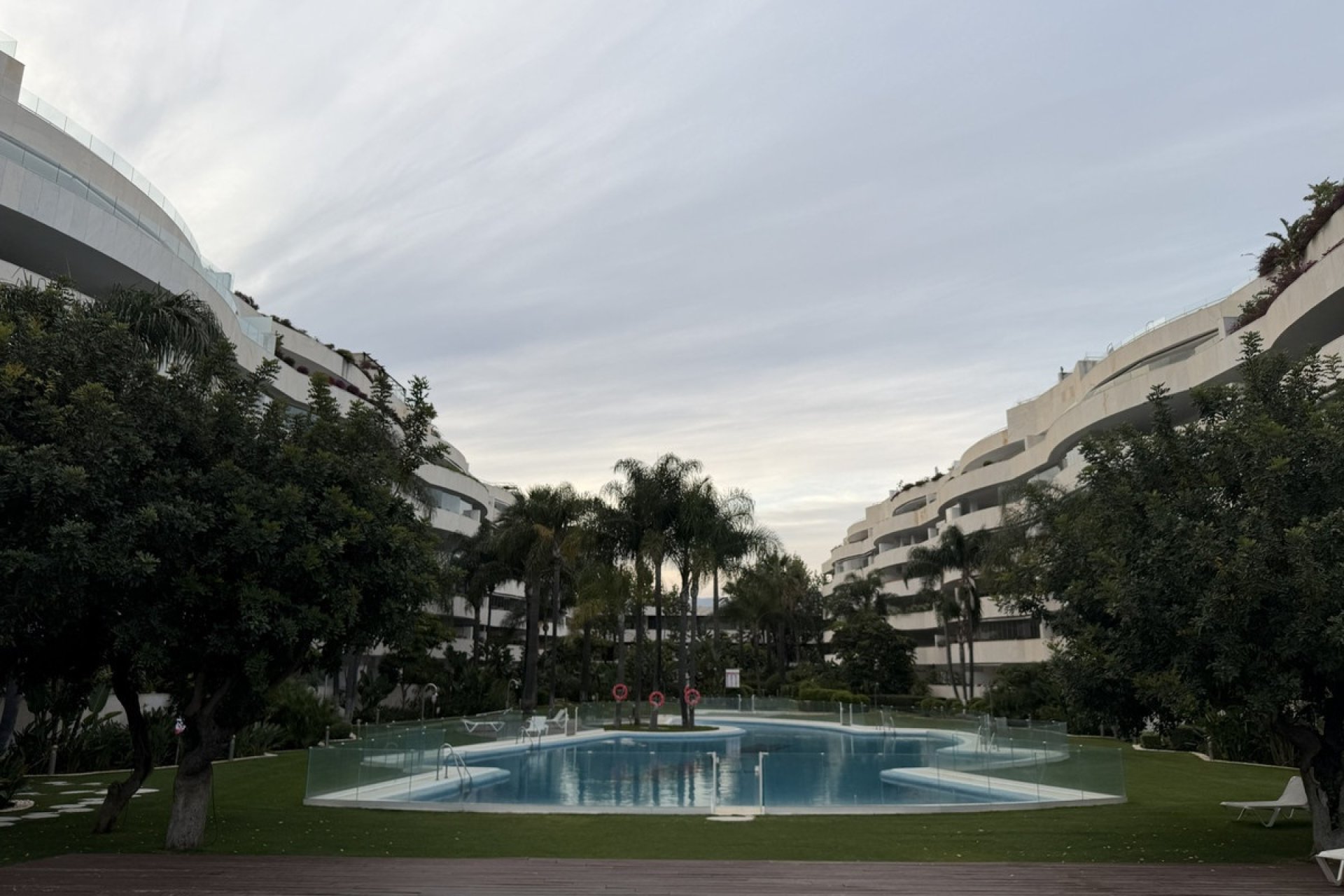 Resale - apartment - Marbella - Puerto Banús