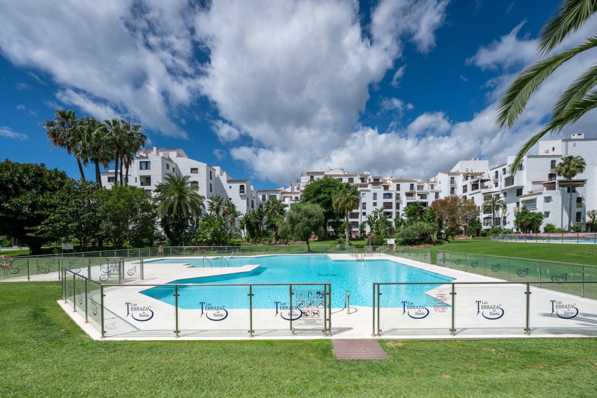 Resale - apartment - Marbella - Puerto Banús