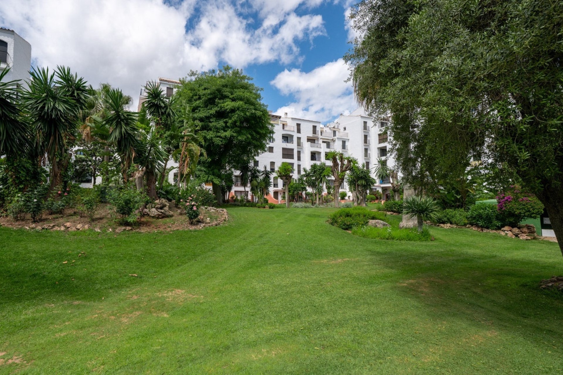 Resale - apartment - Marbella - Puerto Banús