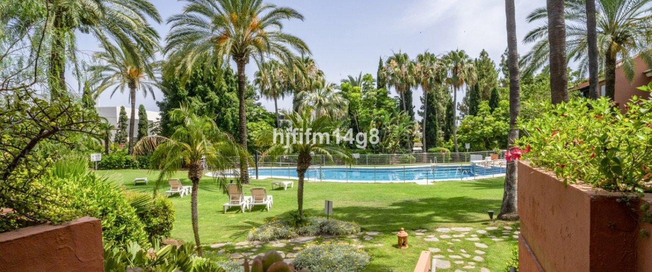 Resale - apartment - Marbella - Puerto Banús