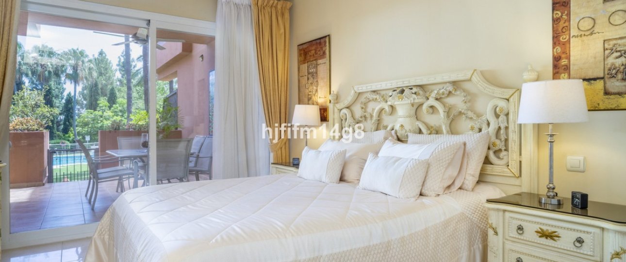 Resale - apartment - Marbella - Puerto Banús
