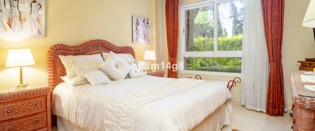 Resale - apartment - Marbella - Puerto Banús