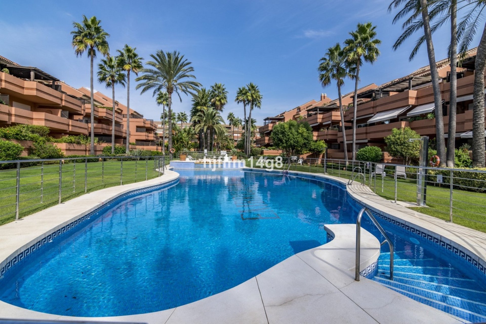 Resale - apartment - Marbella - Puerto Banús