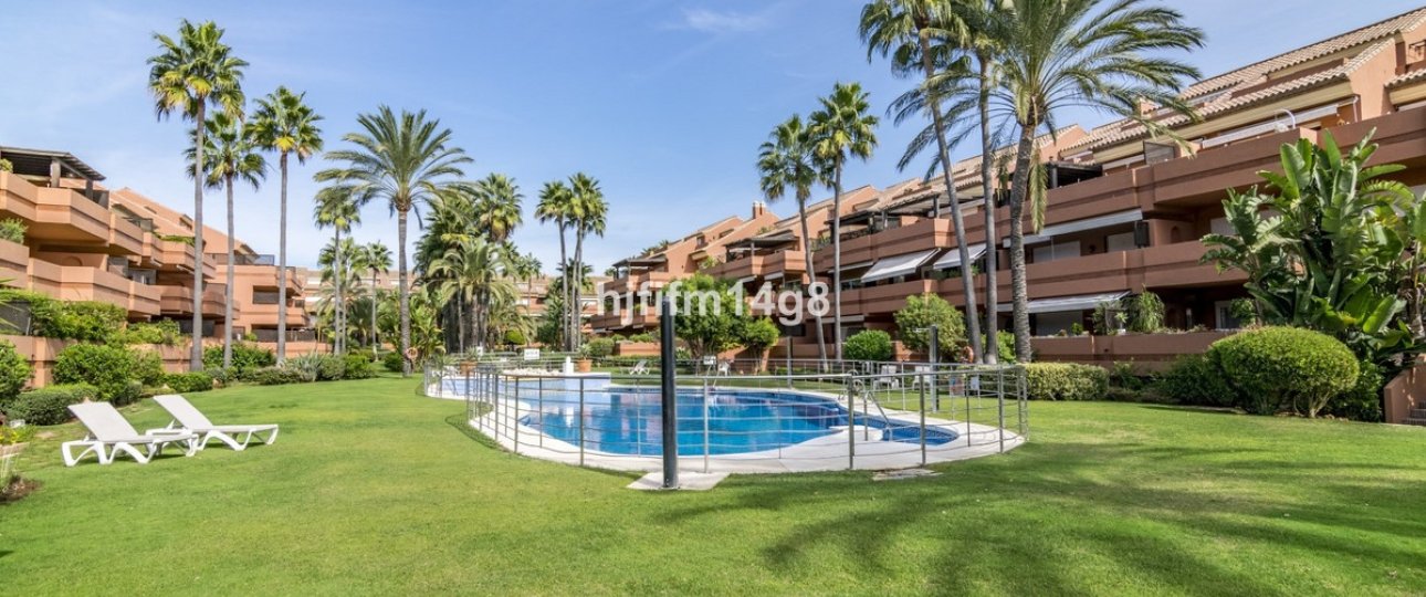 Resale - apartment - Marbella - Puerto Banús