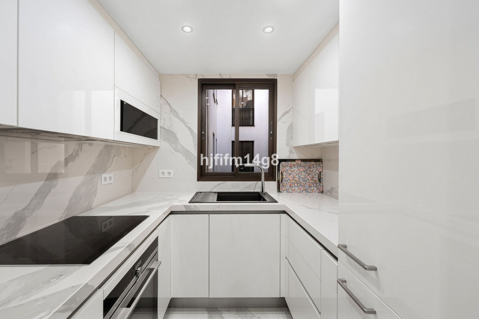 Resale - apartment - Marbella - Puerto Banús