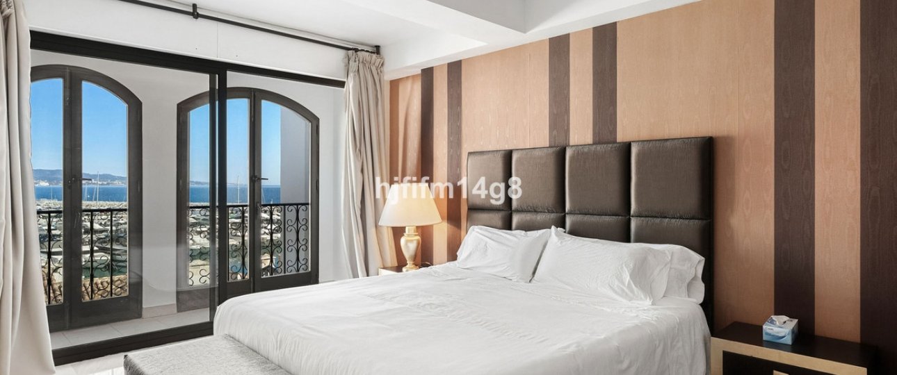 Resale - apartment - Marbella - Puerto Banús