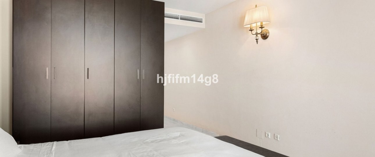 Resale - apartment - Marbella - Puerto Banús