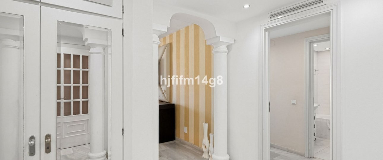 Resale - apartment - Marbella - Puerto Banús
