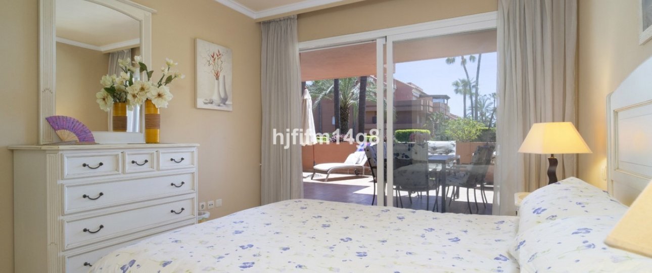 Resale - apartment - Marbella - Puerto Banús