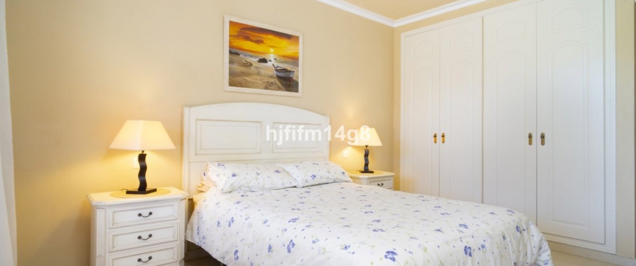 Resale - apartment - Marbella - Puerto Banús