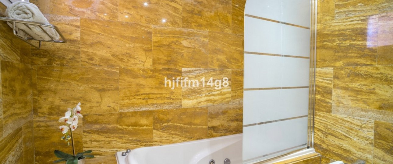 Resale - apartment - Marbella - Puerto Banús