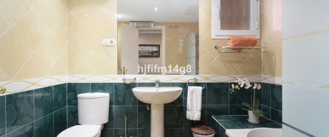 Resale - apartment - Marbella - Puerto Banús