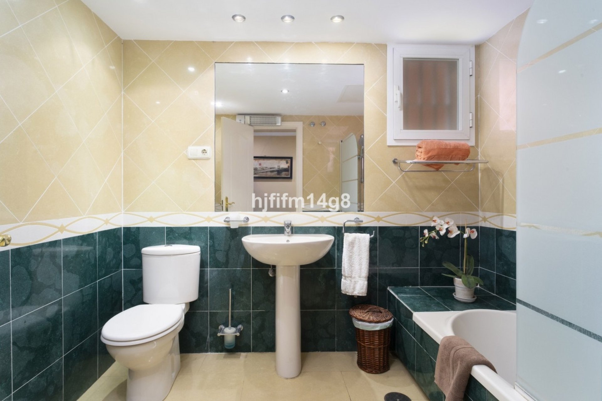 Resale - apartment - Marbella - Puerto Banús