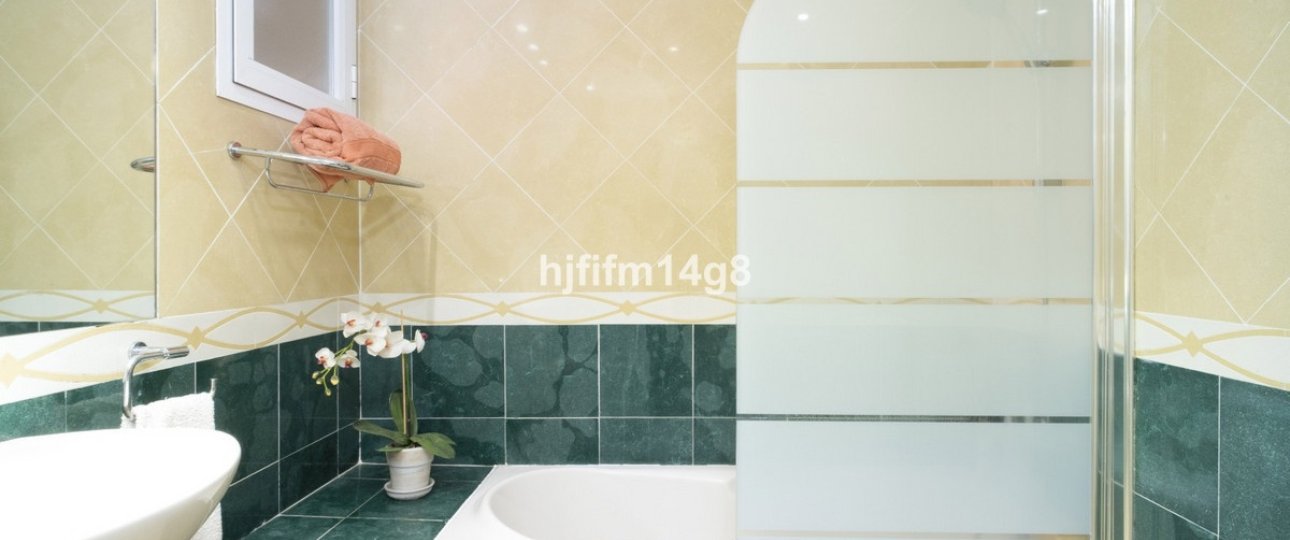 Resale - apartment - Marbella - Puerto Banús