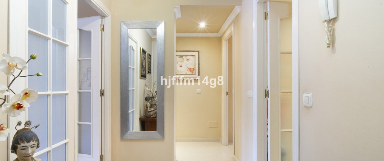 Resale - apartment - Marbella - Puerto Banús