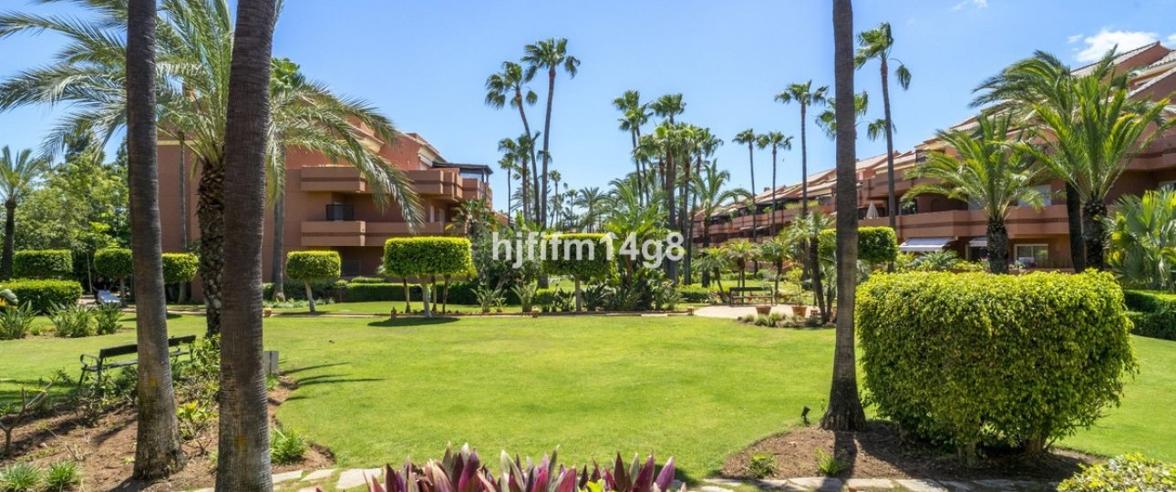 Resale - apartment - Marbella - Puerto Banús