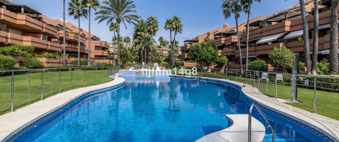 Resale - apartment - Marbella - Puerto Banús