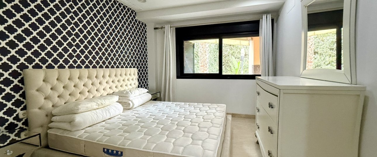 Resale - apartment - Marbella - Puerto Banús