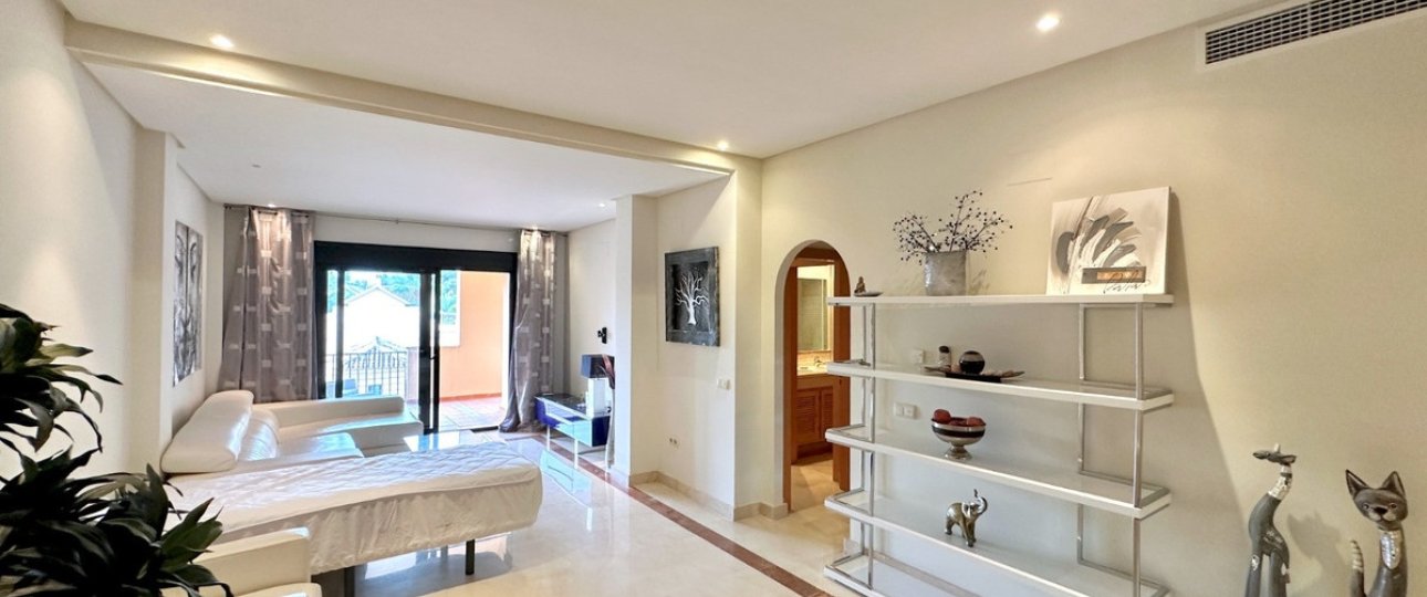 Resale - apartment - Marbella - Puerto Banús