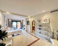 Resale - apartment - Marbella - Puerto Banús