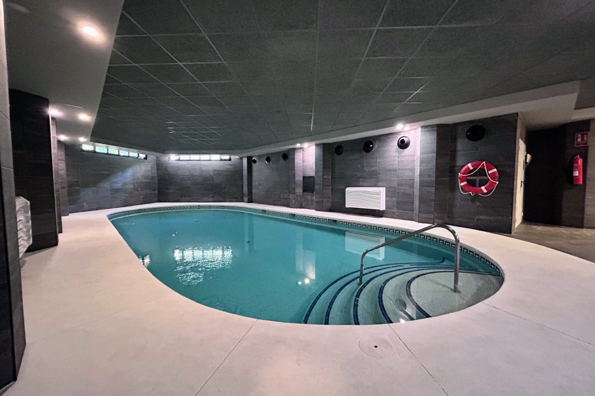 Resale - apartment - Marbella - Puerto Banús