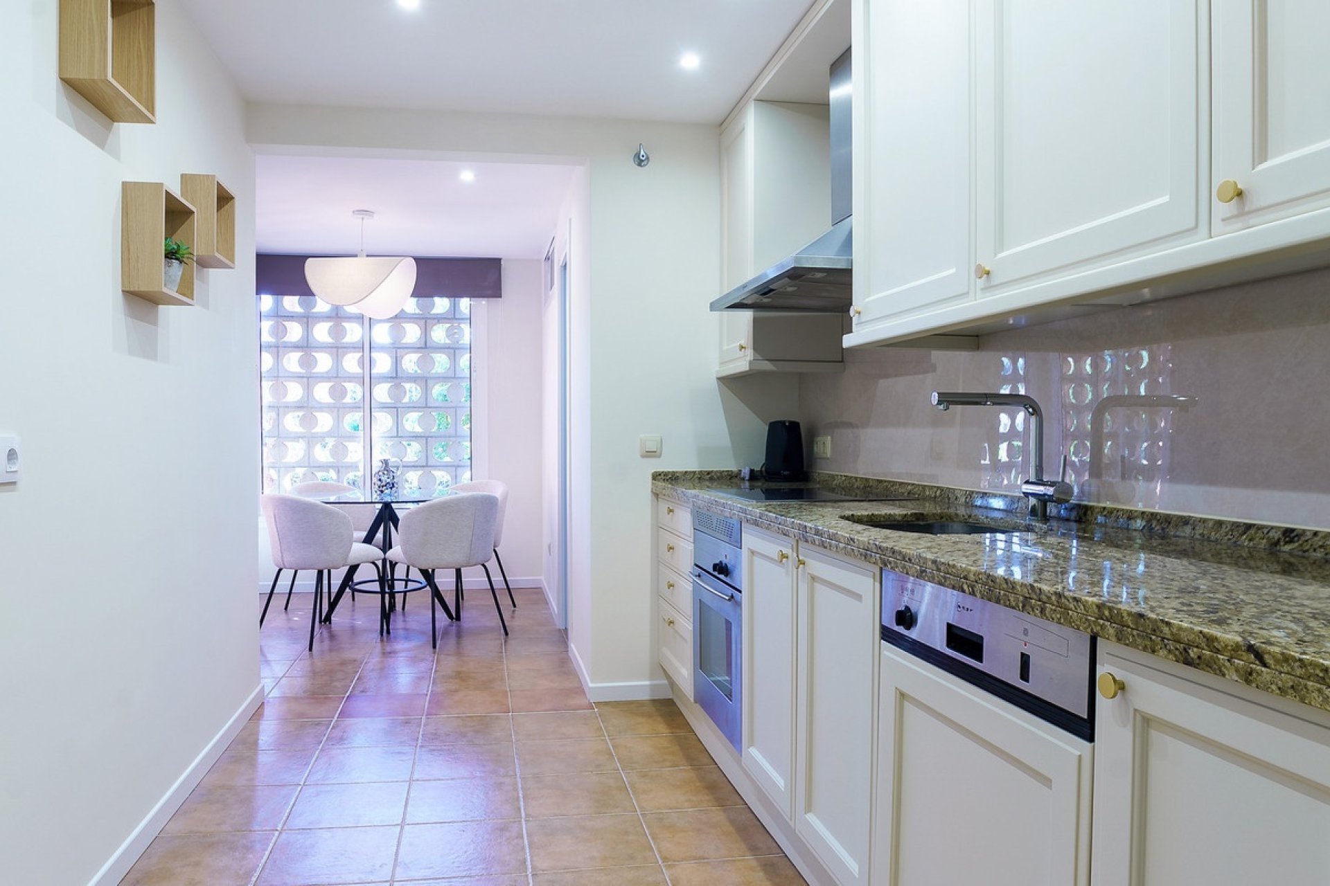 Resale - apartment - Marbella - Puerto Banús