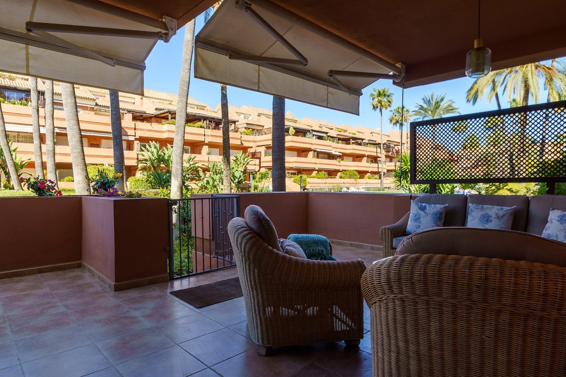 Resale - apartment - Marbella - Puerto Banús