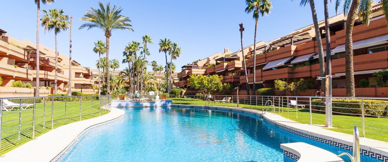 Resale - apartment - Marbella - Puerto Banús