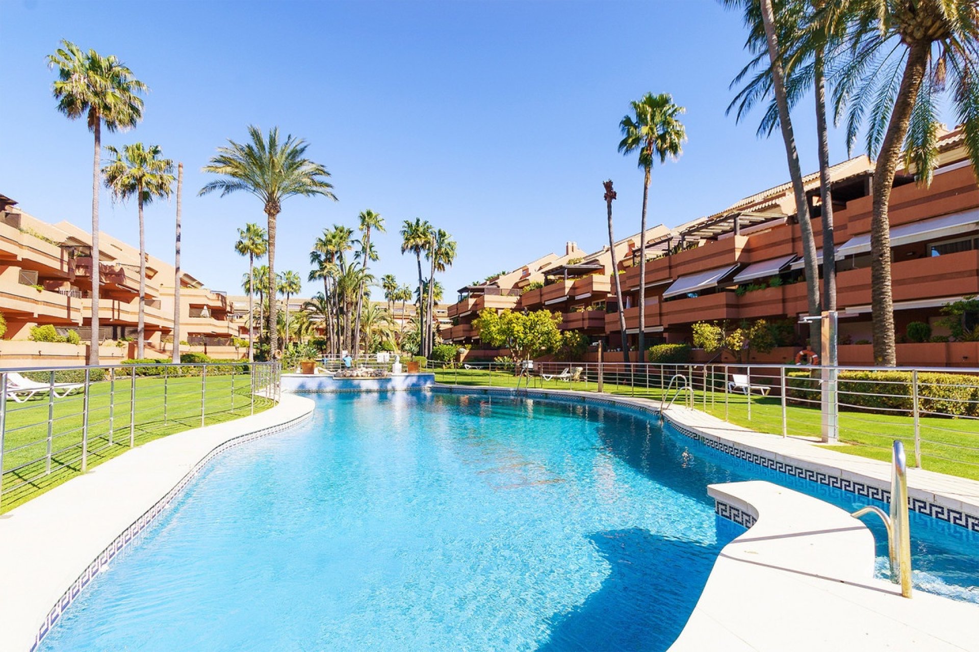 Resale - apartment - Marbella - Puerto Banús