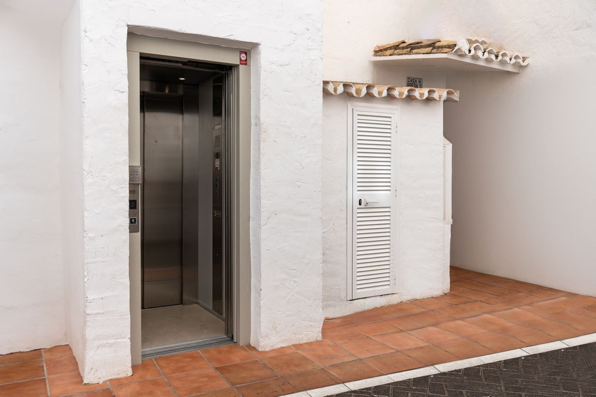 Resale - apartment - Marbella - Puerto Banús