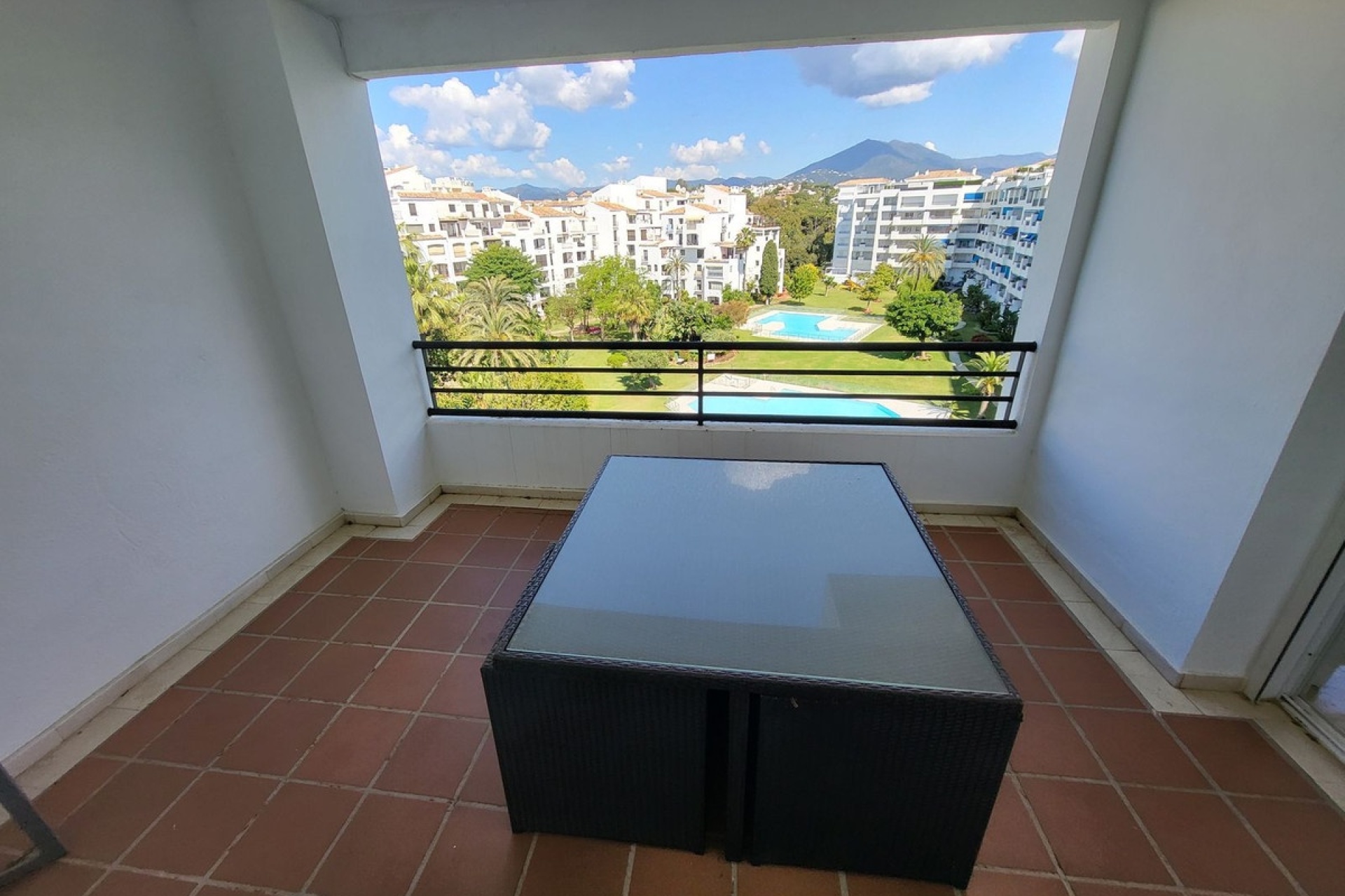 Resale - apartment - Marbella - Puerto Banús