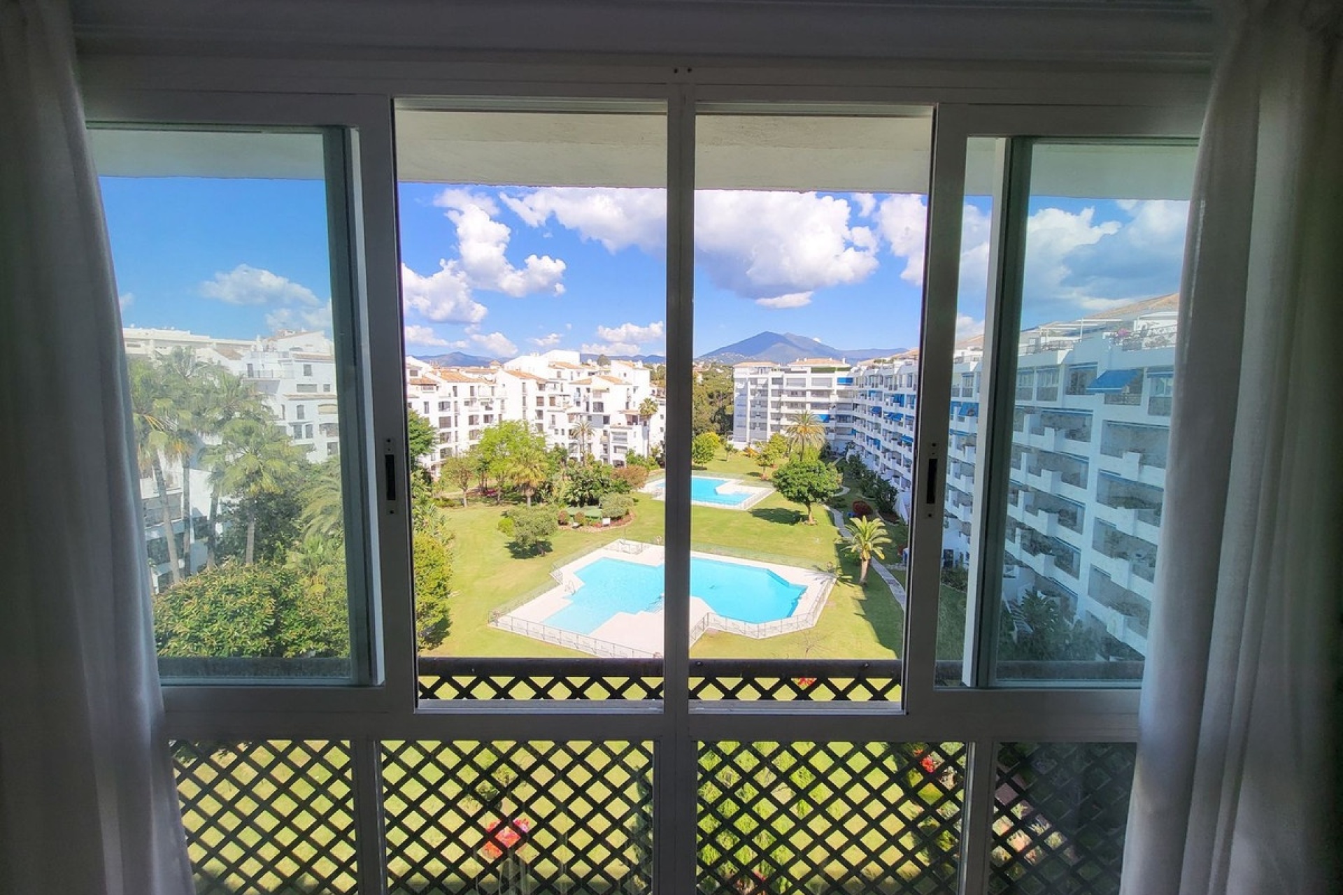 Resale - apartment - Marbella - Puerto Banús