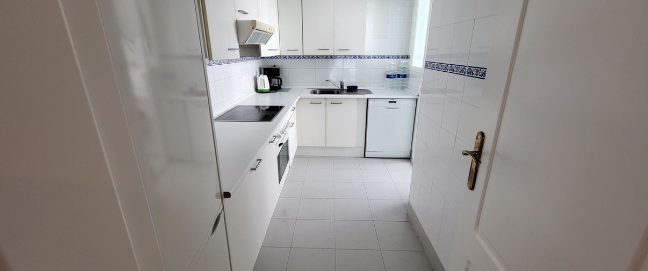 Resale - apartment - Marbella - Puerto Banús