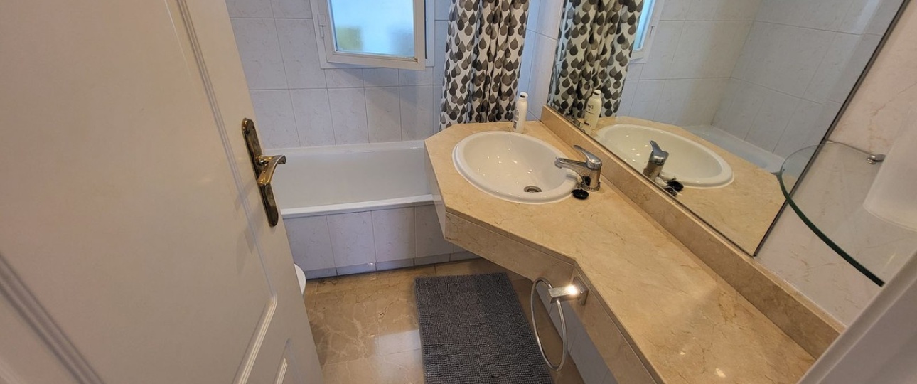 Resale - apartment - Marbella - Puerto Banús