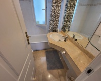 Resale - apartment - Marbella - Puerto Banús