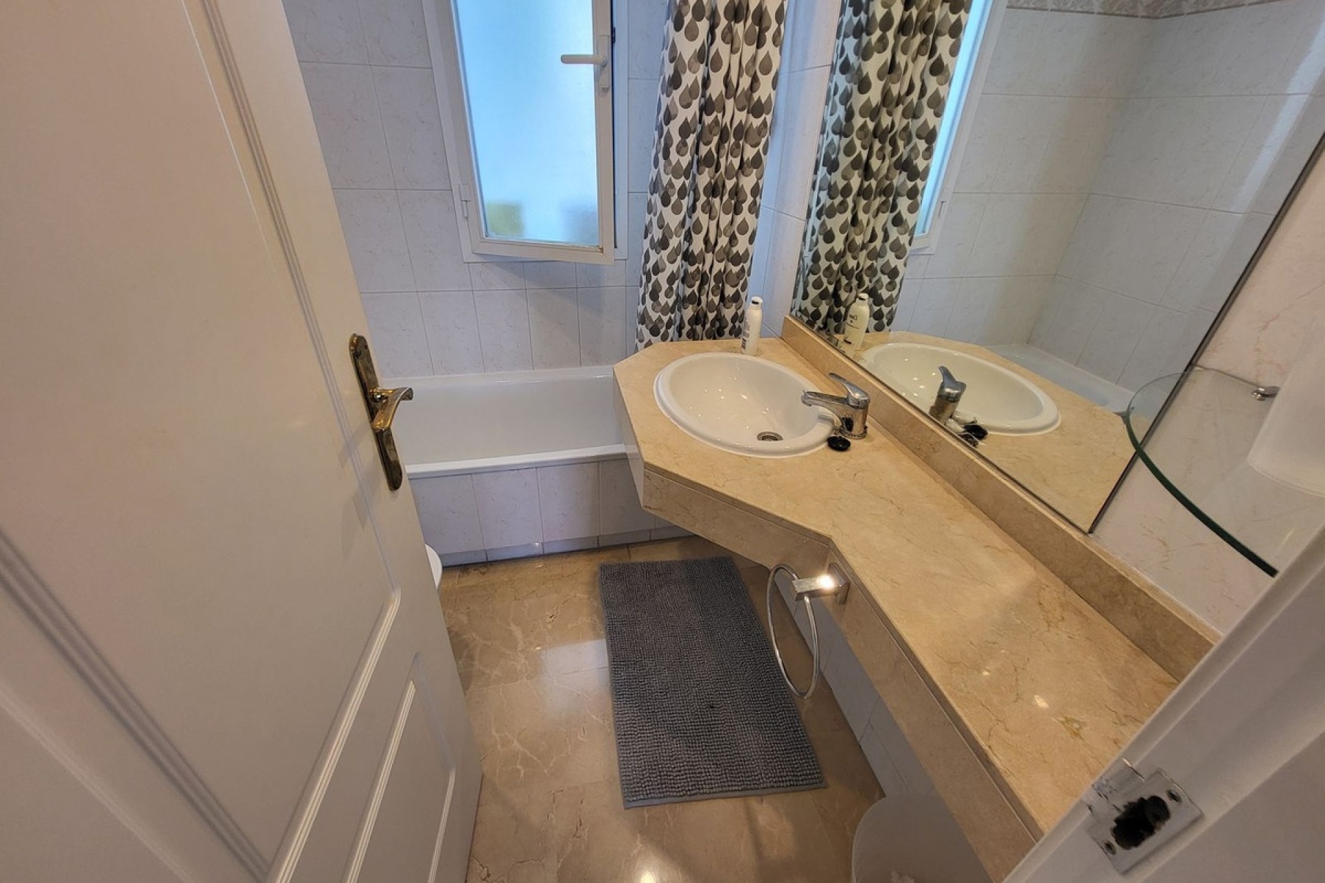Resale - apartment - Marbella - Puerto Banús