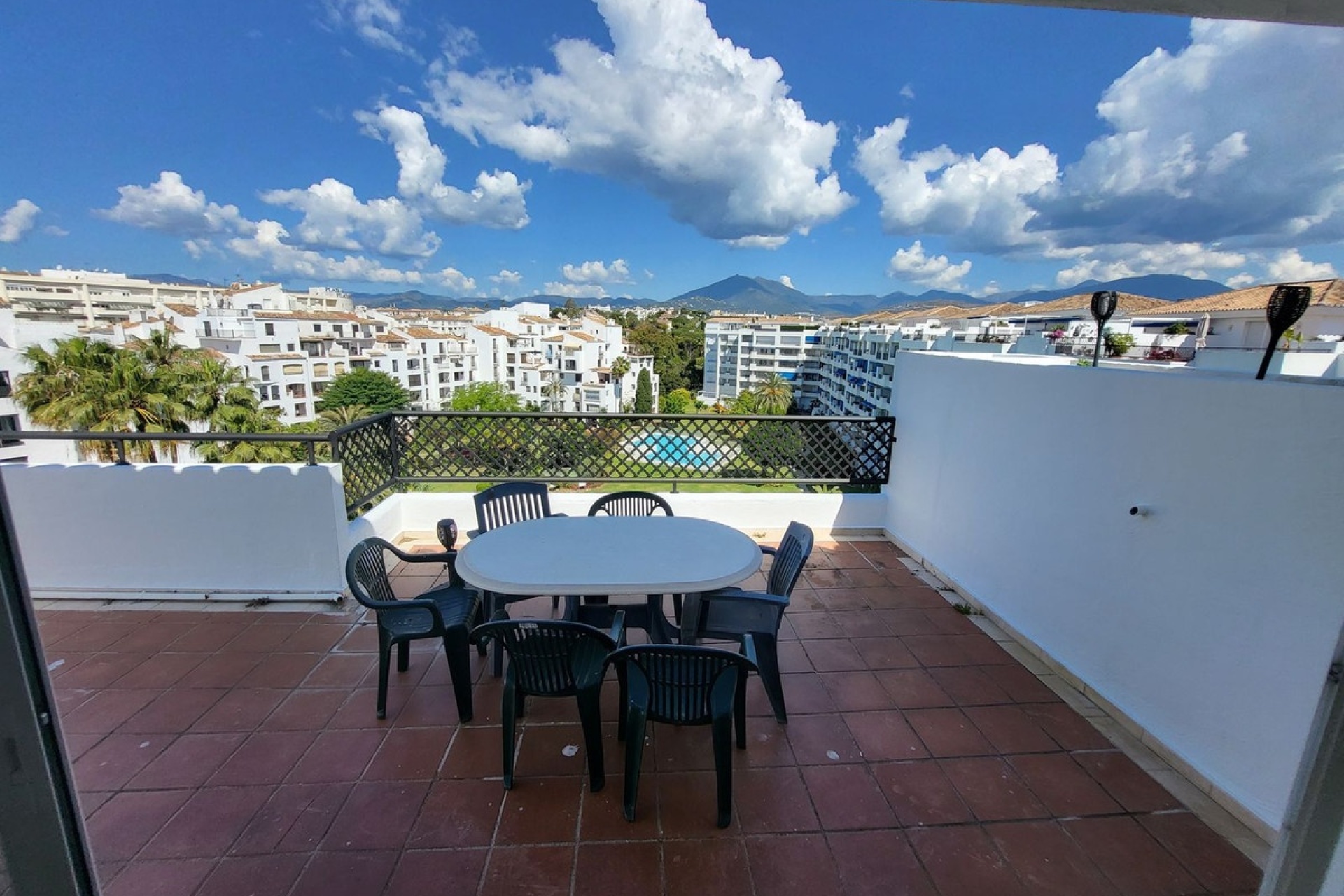 Resale - apartment - Marbella - Puerto Banús