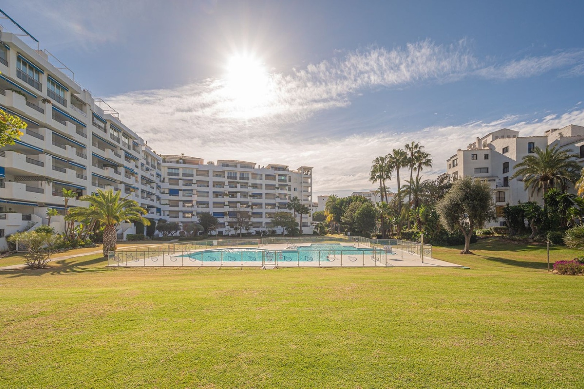 Resale - apartment - Marbella - Puerto Banús