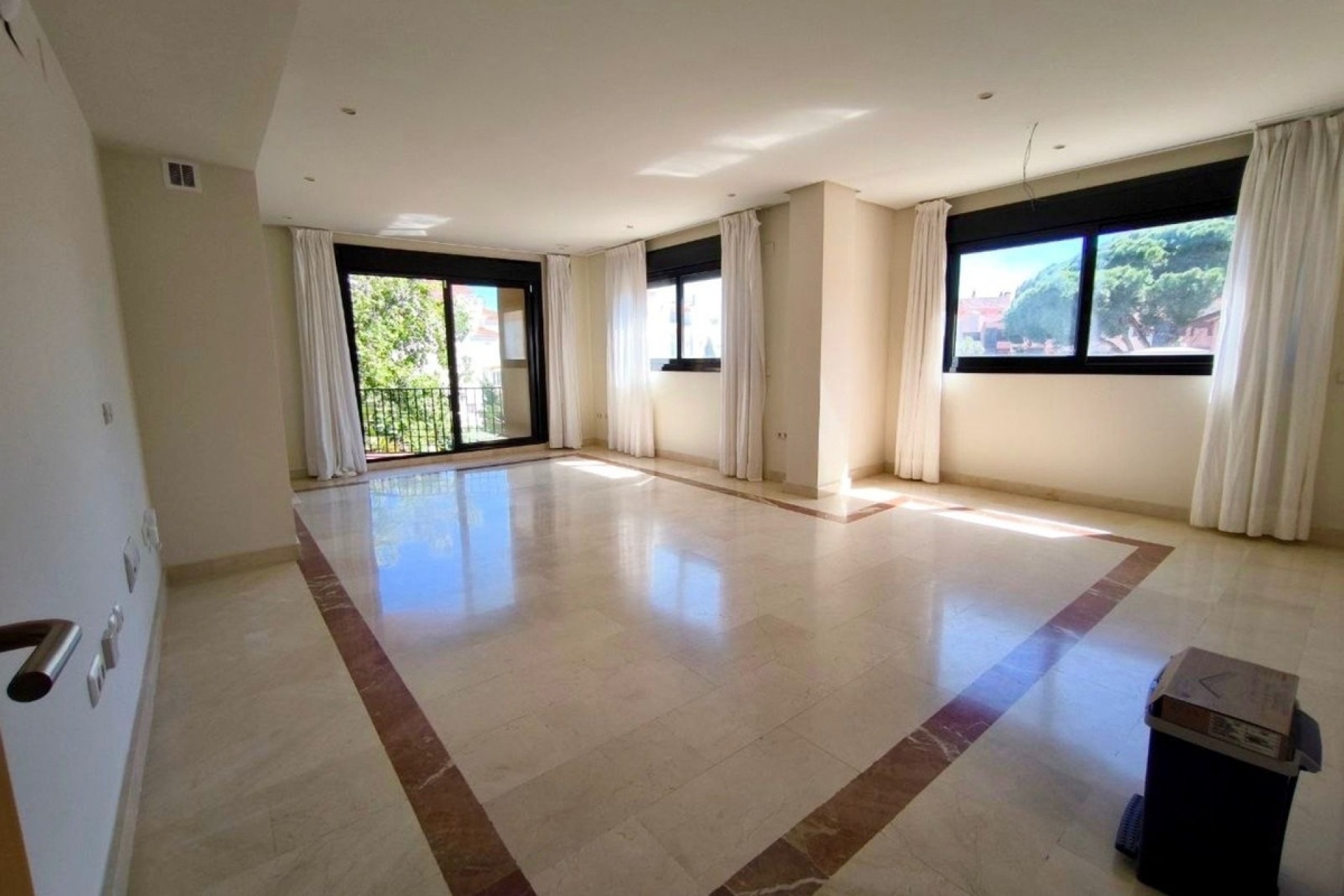 Resale - apartment - Marbella - Puerto Banús