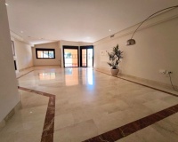 Resale - apartment - Marbella - Puerto Banús