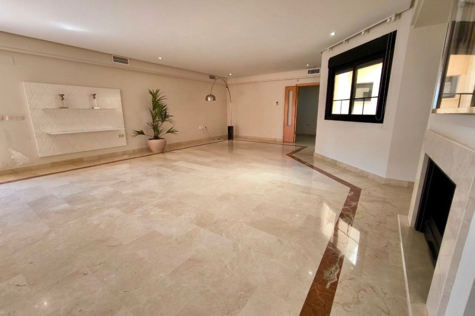 Resale - apartment - Marbella - Puerto Banús