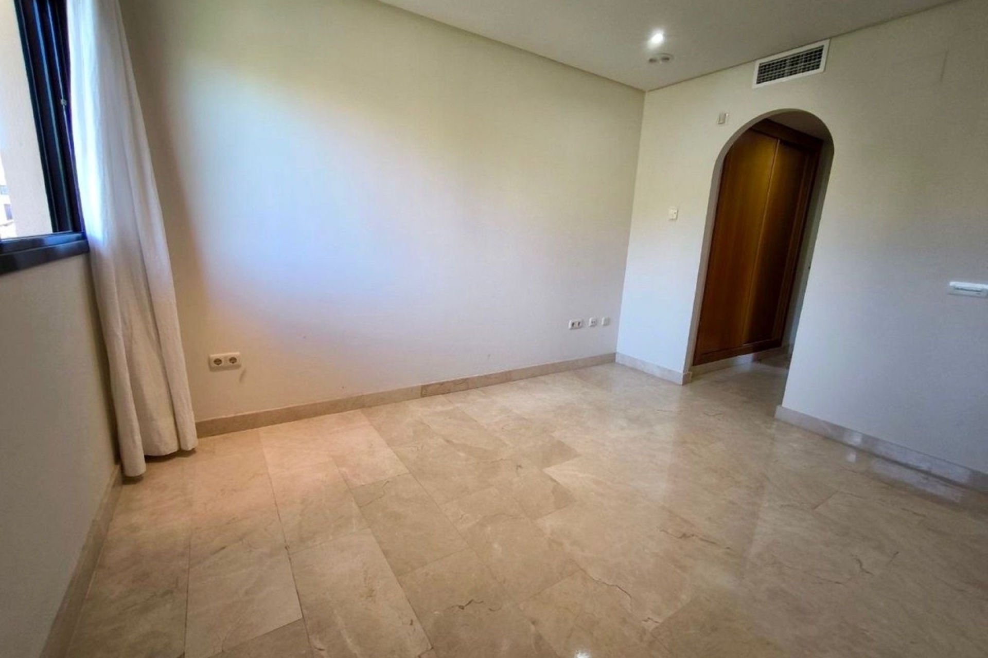 Resale - apartment - Marbella - Puerto Banús