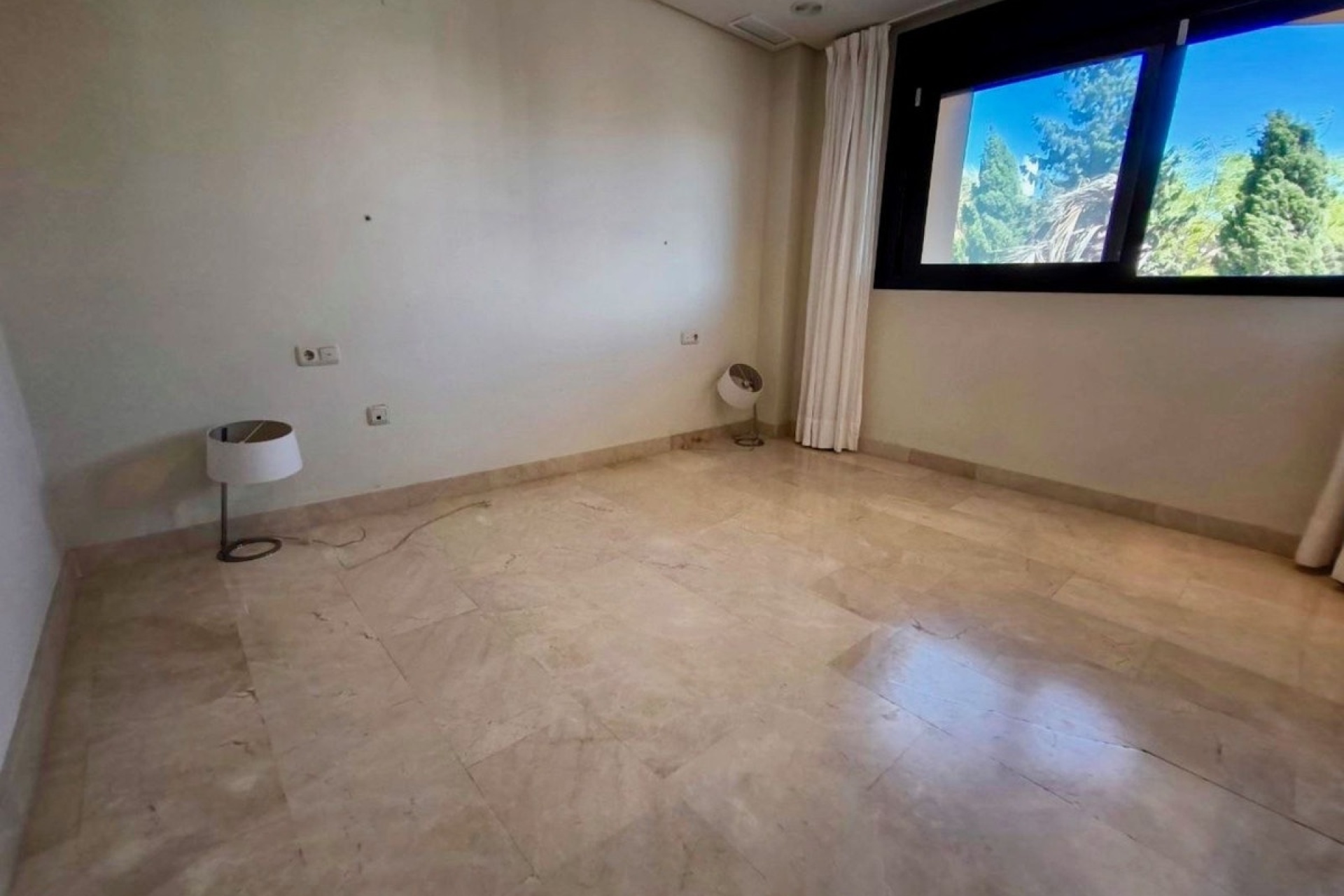 Resale - apartment - Marbella - Puerto Banús