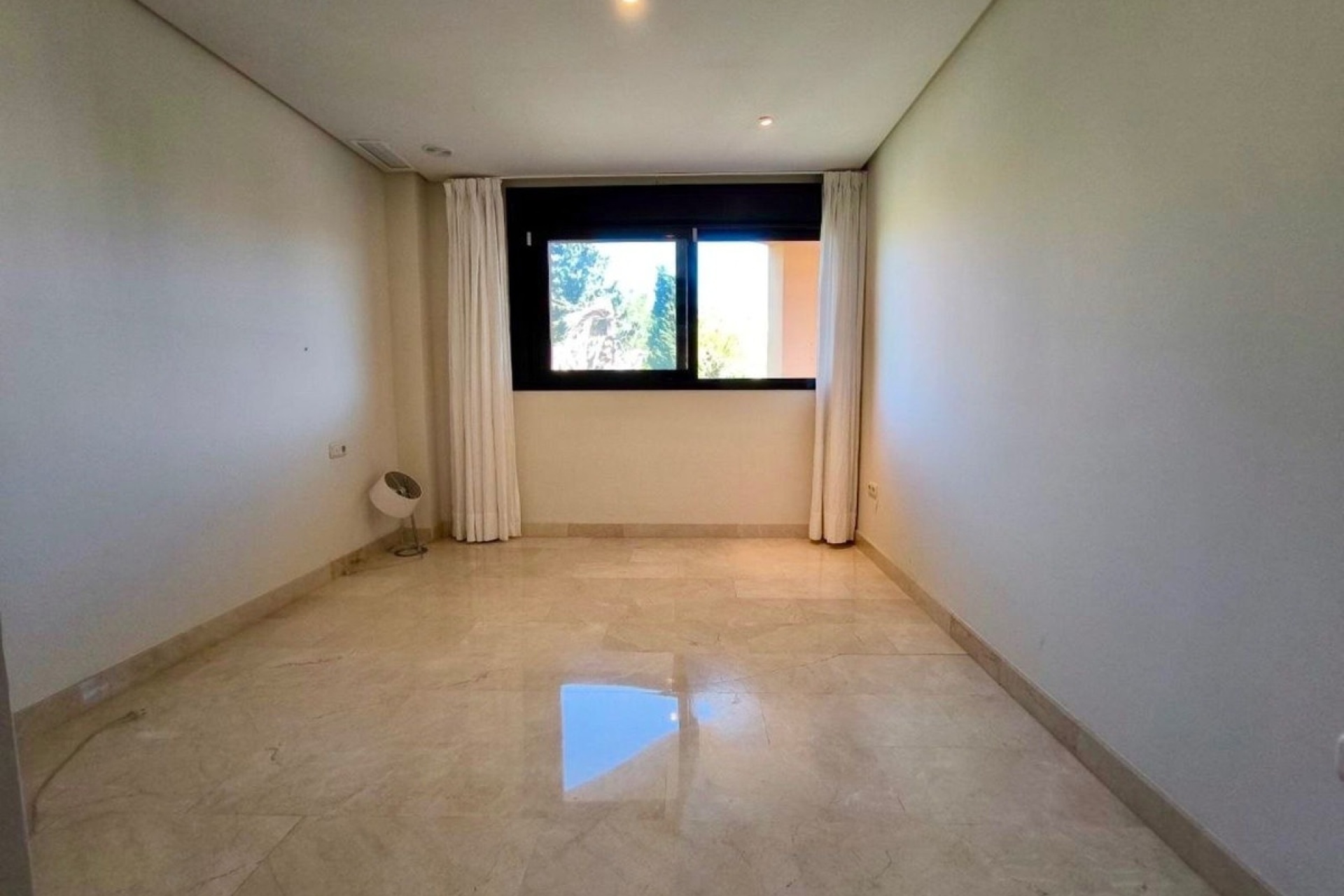 Resale - apartment - Marbella - Puerto Banús
