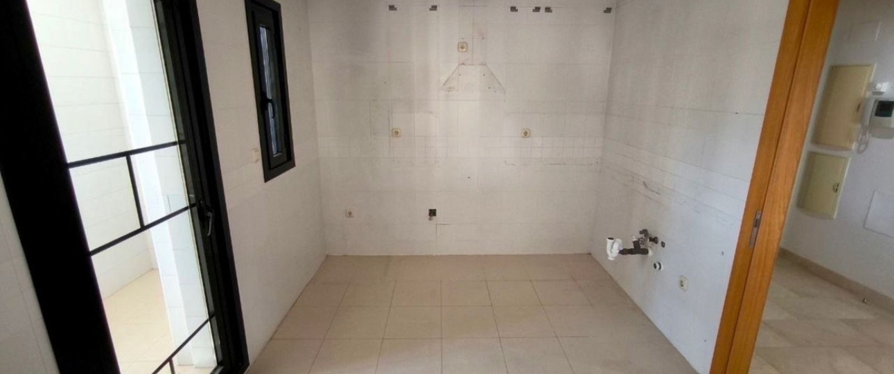 Resale - apartment - Marbella - Puerto Banús
