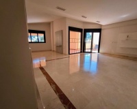 Resale - apartment - Marbella - Puerto Banús
