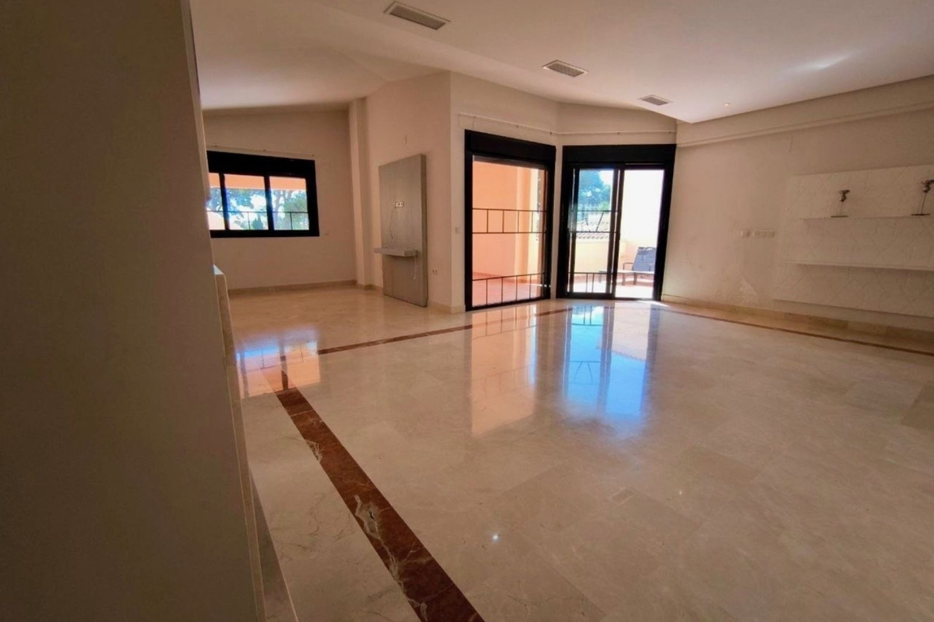 Resale - apartment - Marbella - Puerto Banús