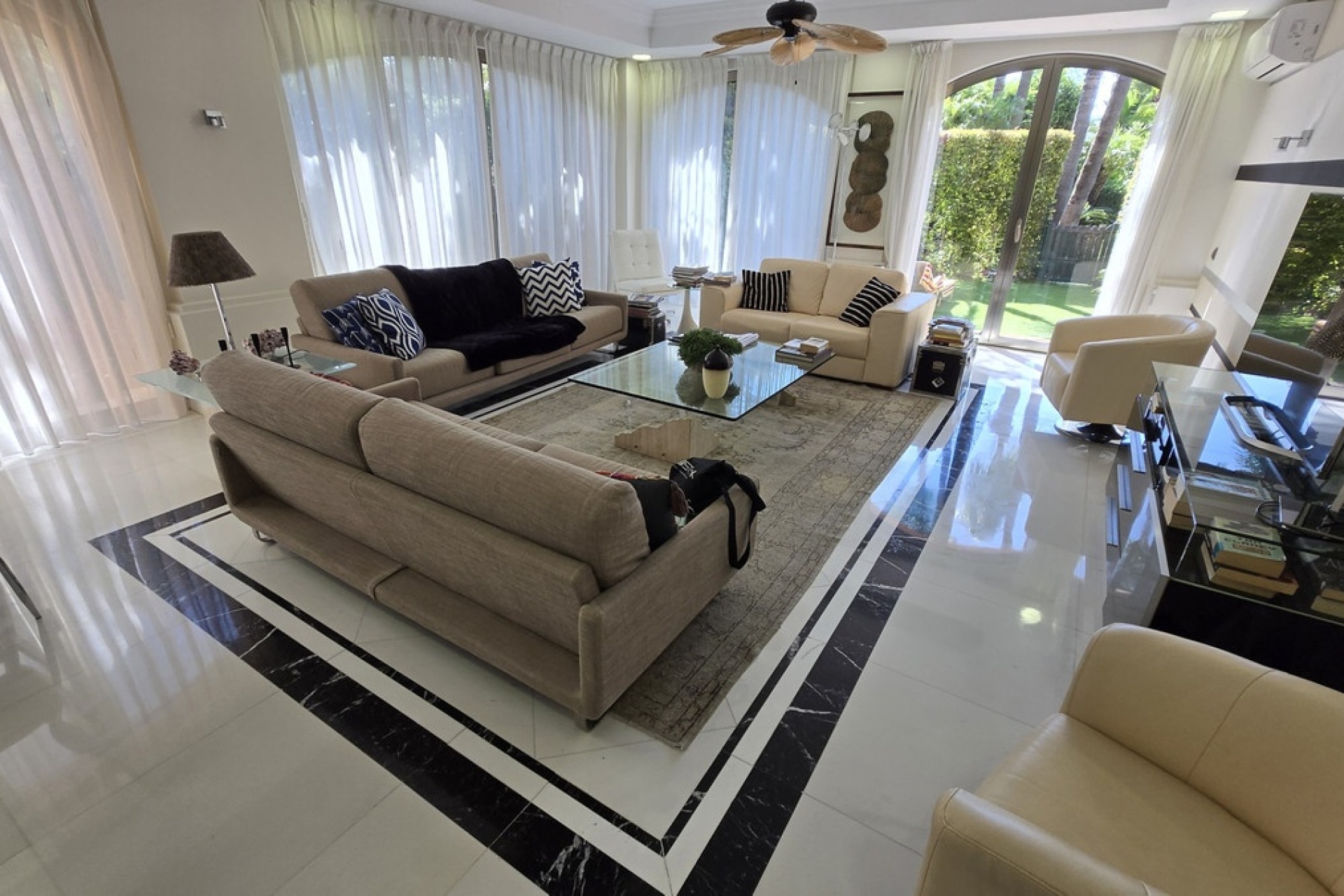 Resale - apartment - Marbella - Puerto Banús