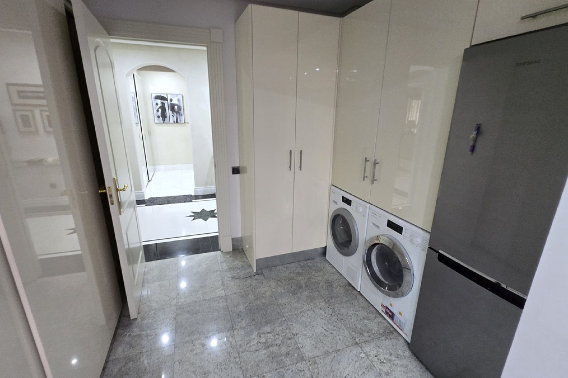 Resale - apartment - Marbella - Puerto Banús